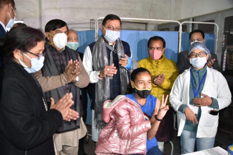 मुख्यमंत्री ने किया 15 से 18 वर्ष आयु के किशोरों के कोविड टीकाकरण अभियान का शुभारम्भ