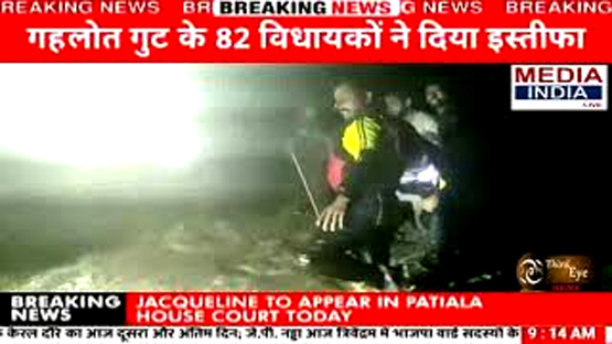 #WATCH_VIDEO | In Sahaspur, Dehradun, the lives of 5 people trapped on the island built in the river, SDRF saved their lives l