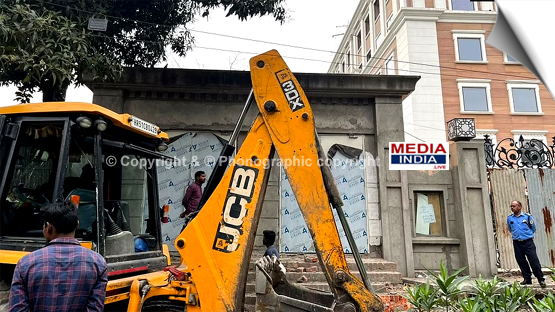 Public Works Department today conducted an anti-encroachment drive at the under-construction new headquarter of the Congress party on DDU Marg in Delhi.