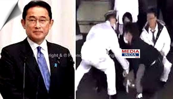 #WATCH_VIDEO | Japanese Prime Minister Fumio Kishida was evacuated. An explosion-like sound was heard at the scene