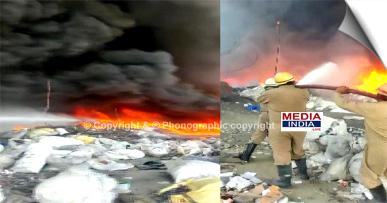 Delhi | Massive fire breaks out in Narela, dousing operation underway