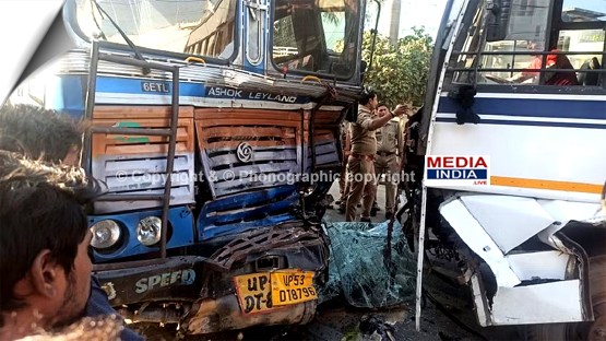 Uttar Pradesh | Fierce collision between tanker and roadways bus, one dead, 12 injured