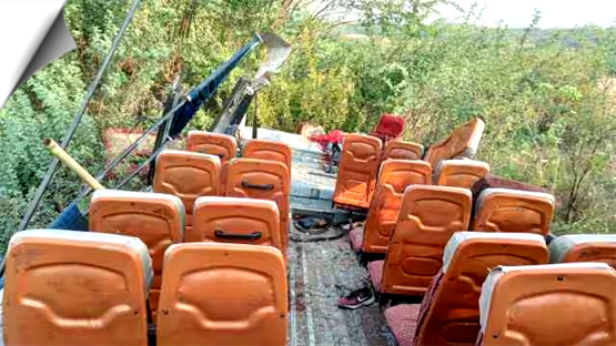 UP | 5 killed, 15 injured after bus overturned in Jalaun after being hit by unknown vehicle