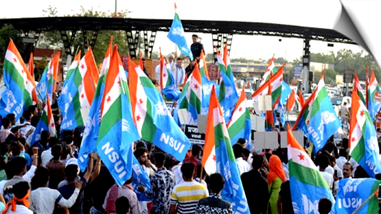 DU में गांमहात्मा धी को हटा सावरकर से बदला गया पेपर, NSUI का विरोध प्रदर्शन