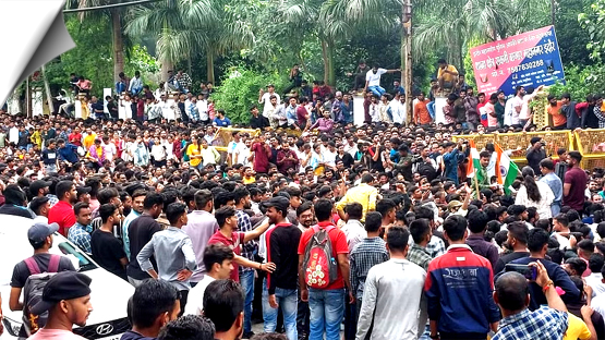 मध्य प्रदेशः पटवारी भर्ती घोटाले के खिलाफ सड़कों पर उतरे हजारों छात्र