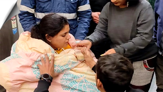 7 people stuck in lift of JP Classic Society, Noida for 40 minutes, woman unconscious