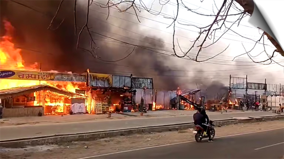 UP | Short Circuit Causes Massive Fire In Eateries Near Greater Noida