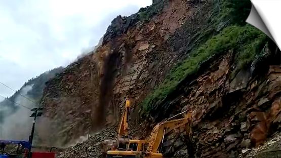 उत्तराखंड के चमोली में भूस्खलन, पहाड़ी से मलबा भरभराकर आया नीचे, बंद हुई सड़क