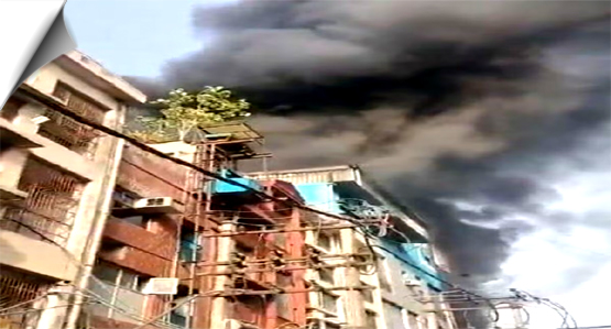 Delhi: Fire broke out in a factory near HDFC Bank, Lawrence Road,